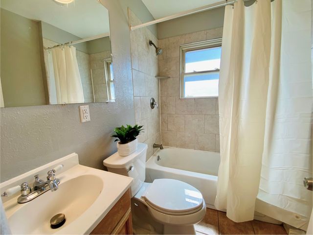 2114 Dunloe Avenue, Dallas, TX 75228