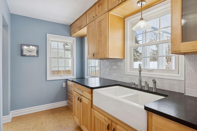 3700 Thomas Avenue N, Minneapolis, MN 55412