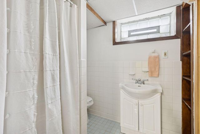 3700 Thomas Avenue N, Minneapolis, MN 55412