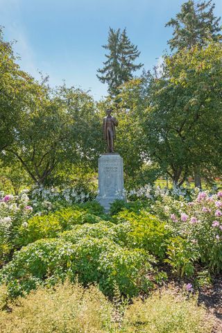 3700 Thomas Avenue N, Minneapolis, MN 55412