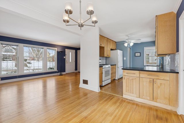 3700 Thomas Avenue N, Minneapolis, MN 55412