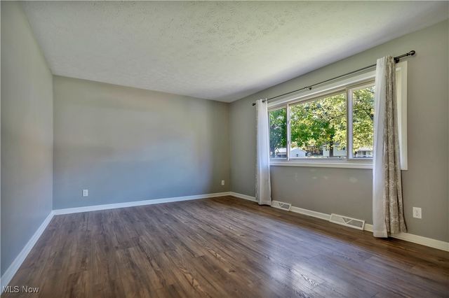 7086 Woodell Avenue NE, Canton, OH 44721