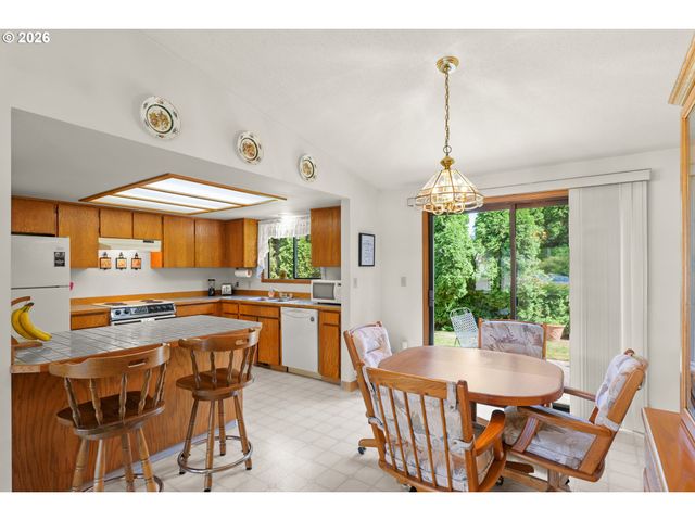 628 Se 33RD Ct, Hillsboro, OR 97123