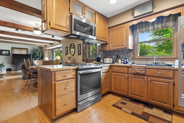 W227S4508 Patricia LANE, Waukesha, WI 53189
