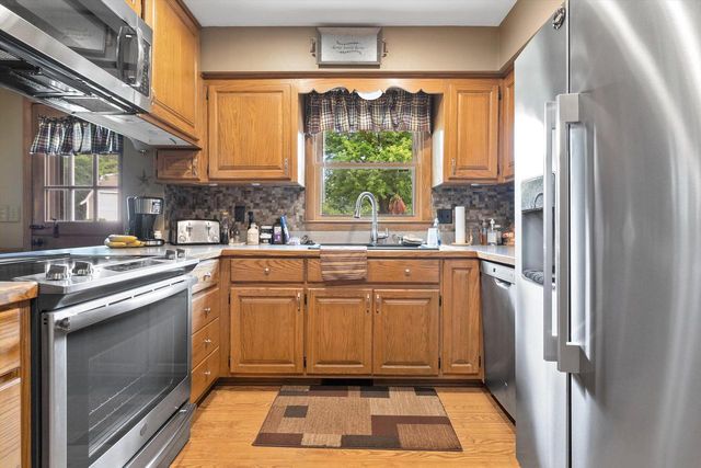 W227S4508 Patricia LANE, Waukesha, WI 53189