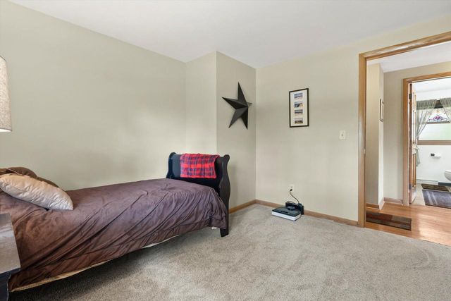 W227S4508 Patricia LANE, Waukesha, WI 53189