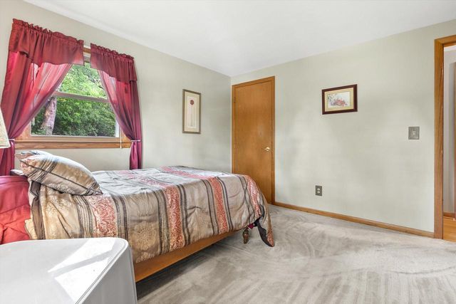 W227S4508 Patricia LANE, Waukesha, WI 53189