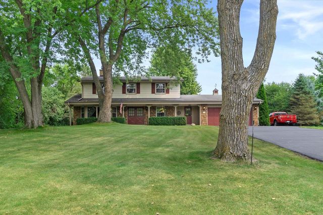 W227S4508 Patricia LANE, Waukesha, WI 53189