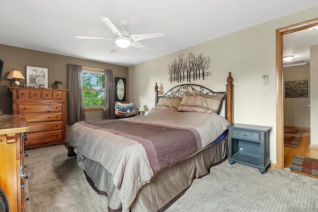 W227S4508 Patricia LANE, Waukesha, WI 53189