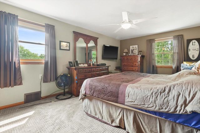 W227S4508 Patricia LANE, Waukesha, WI 53189