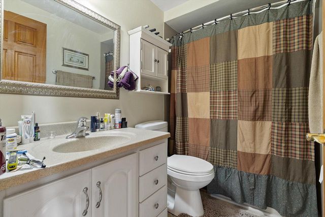 W227S4508 Patricia LANE, Waukesha, WI 53189