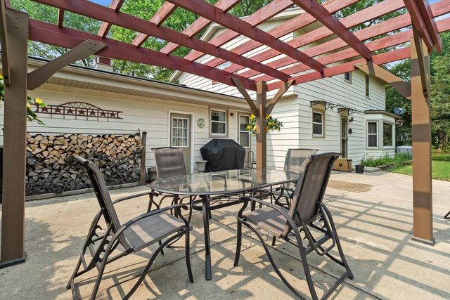 W227S4508 Patricia LANE, Waukesha, WI 53189