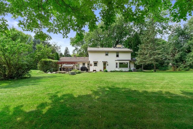 W227S4508 Patricia LANE, Waukesha, WI 53189