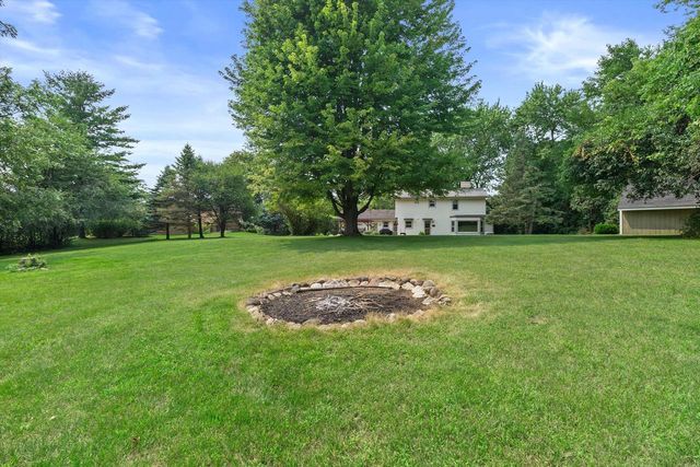 W227S4508 Patricia LANE, Waukesha, WI 53189