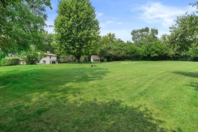 W227S4508 Patricia LANE, Waukesha, WI 53189