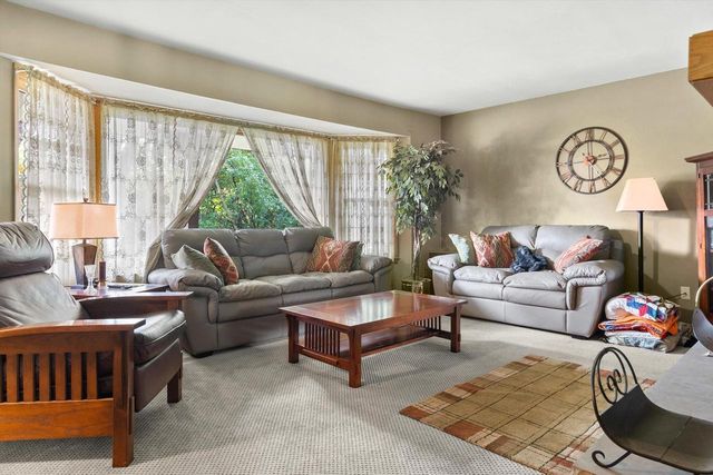 W227S4508 Patricia LANE, Waukesha, WI 53189