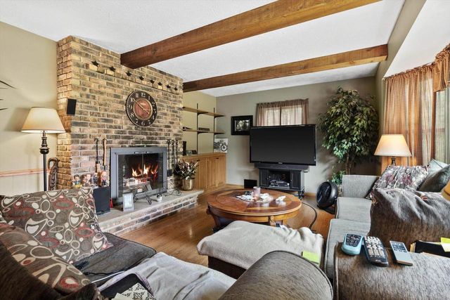 W227S4508 Patricia LANE, Waukesha, WI 53189