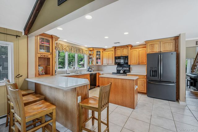 77 Toomey Road, West Islip, NY 11795