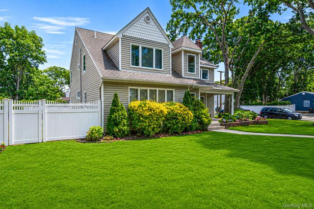 77 Toomey Road, West Islip, NY 11795