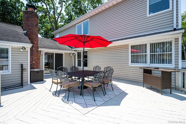 77 Toomey Road, West Islip, NY 11795