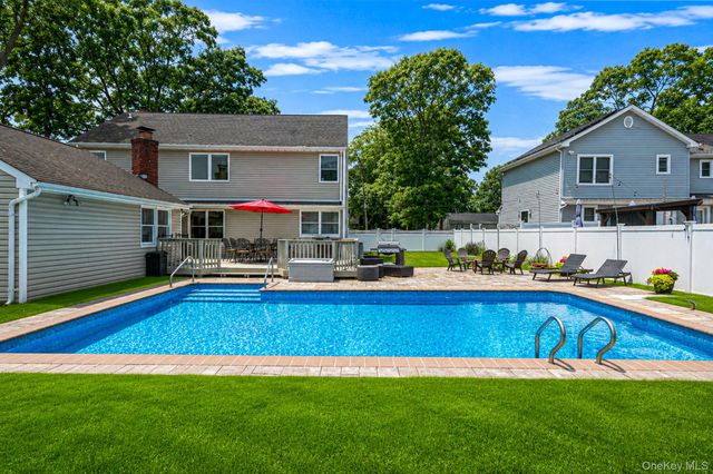77 Toomey Road, West Islip, NY 11795