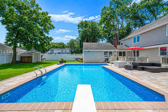 77 Toomey Road, West Islip, NY 11795