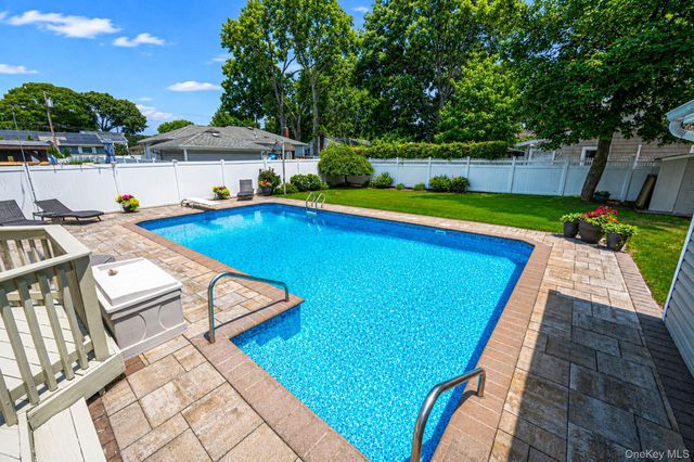 77 Toomey Road, West Islip, NY 11795
