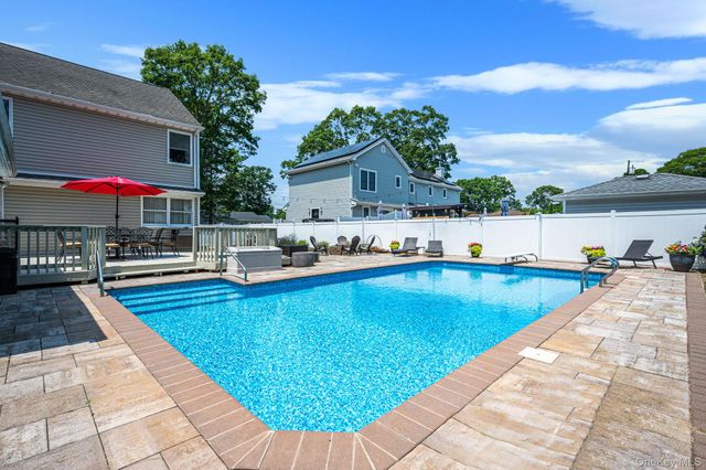 77 Toomey Road, West Islip, NY 11795