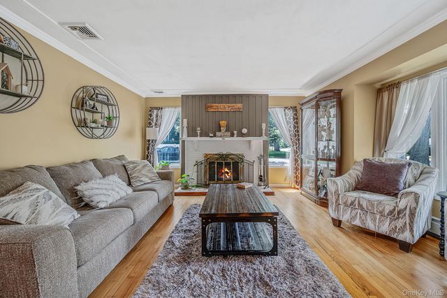 77 Toomey Road, West Islip, NY 11795