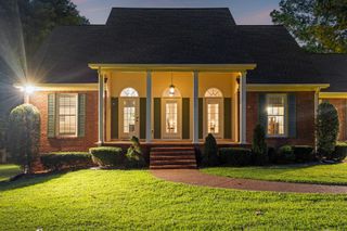 1205 Sunnyside Dr, Columbia, TN 38401