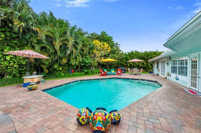 1541 Mandarin RD, Naples, FL 34102