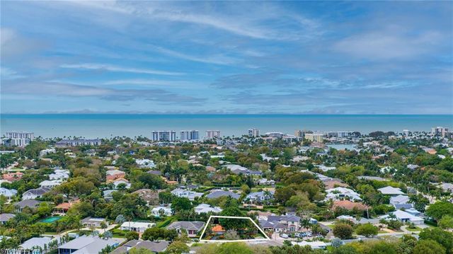 1541 Mandarin RD, Naples, FL 34102