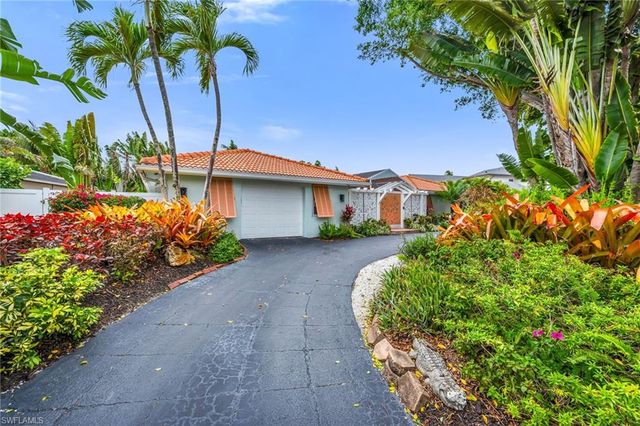 1541 Mandarin RD, Naples, FL 34102