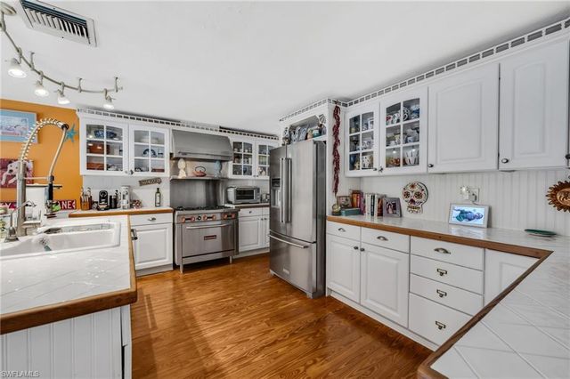 1541 Mandarin RD, Naples, FL 34102