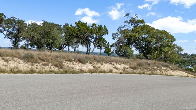 927 Enchanted Vw, Canyon Lake, TX 78133