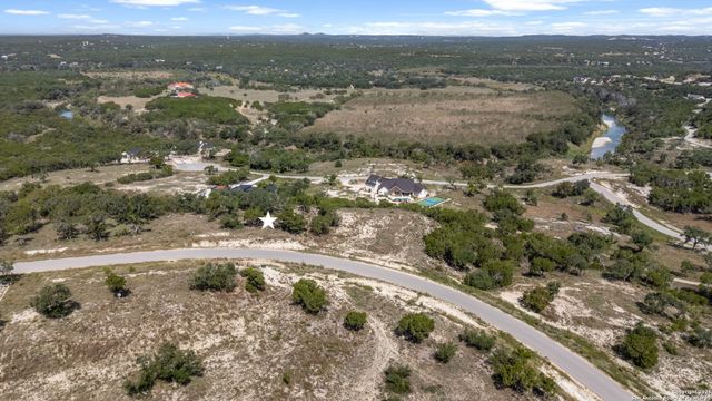 927 Enchanted Vw, Canyon Lake, TX 78133