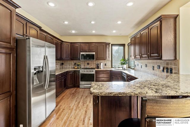 122 S 167th Circle, Omaha, NE 68118