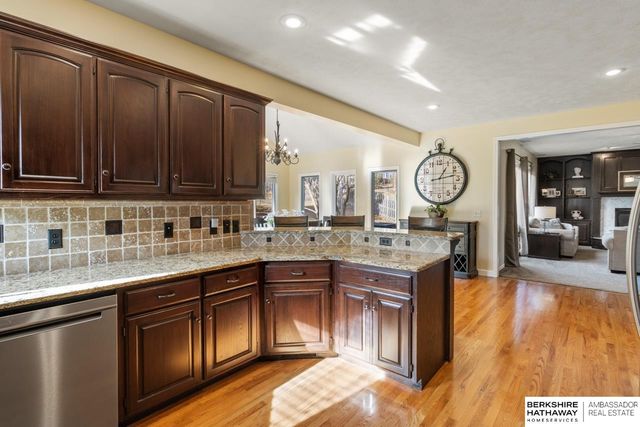 122 S 167th Circle, Omaha, NE 68118