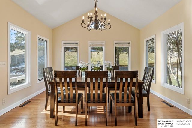 122 S 167th Circle, Omaha, NE 68118