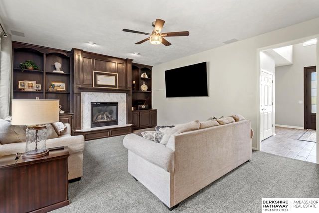 122 S 167th Circle, Omaha, NE 68118