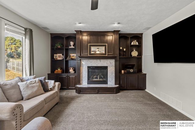 122 S 167th Circle, Omaha, NE 68118