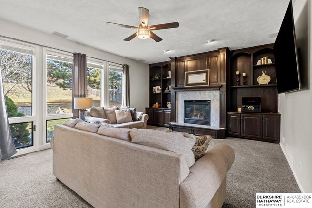 122 S 167th Circle, Omaha, NE 68118