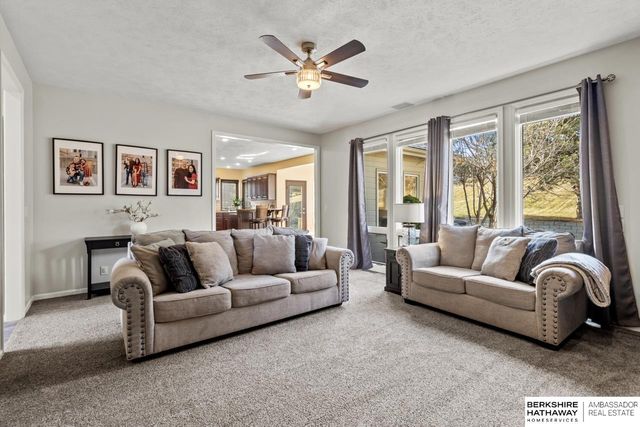 122 S 167th Circle, Omaha, NE 68118