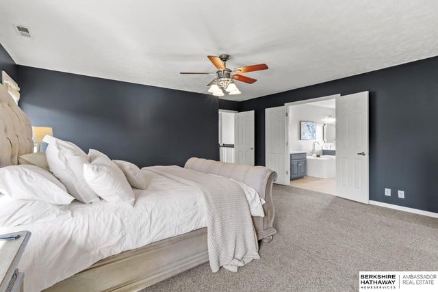 122 S 167th Circle, Omaha, NE 68118