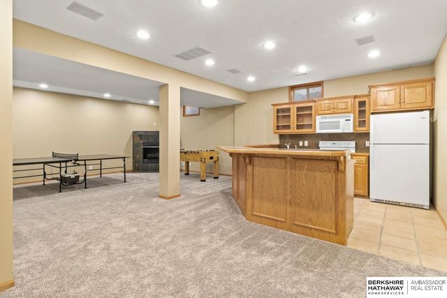 122 S 167th Circle, Omaha, NE 68118