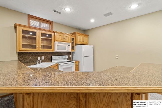 122 S 167th Circle, Omaha, NE 68118