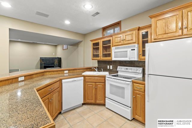 122 S 167th Circle, Omaha, NE 68118