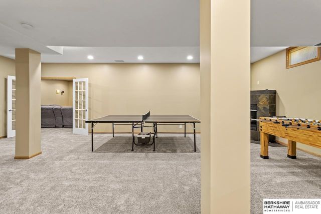 122 S 167th Circle, Omaha, NE 68118