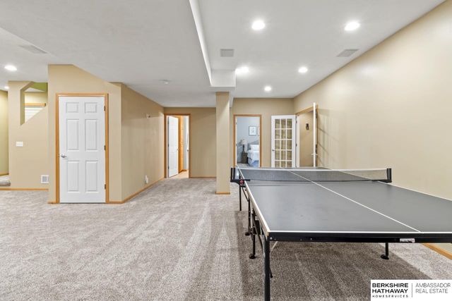 122 S 167th Circle, Omaha, NE 68118