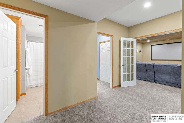 122 S 167th Circle, Omaha, NE 68118